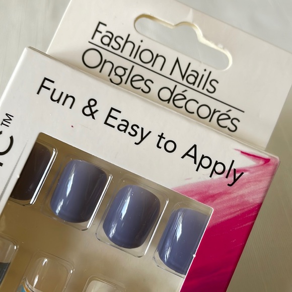 NWT Sassy + Chic blue and fun design Artificial Press On Nails 12 pc set - Picture 5 of 8